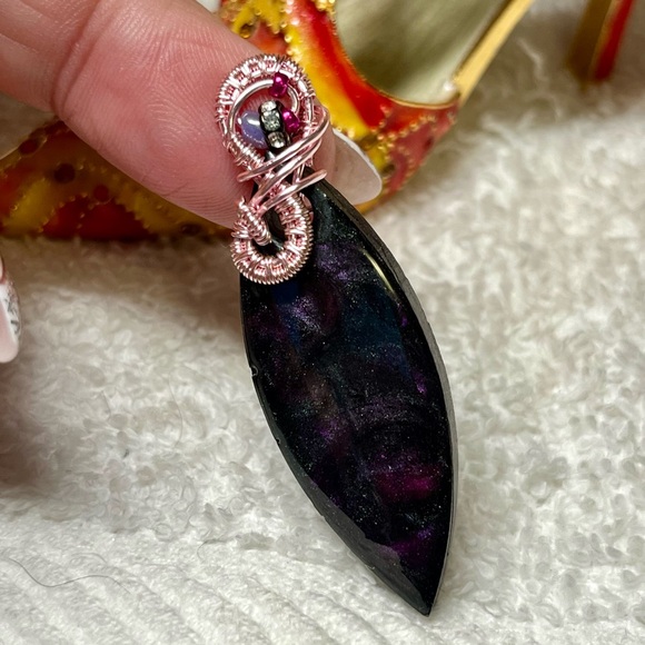 🌸💖stunning sparkly wrapped resin pendant, marquis shape - Picture 3 of 9